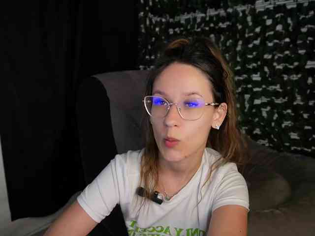 NicoleIris webcam