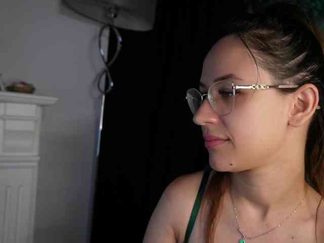 NicoleIris webcam