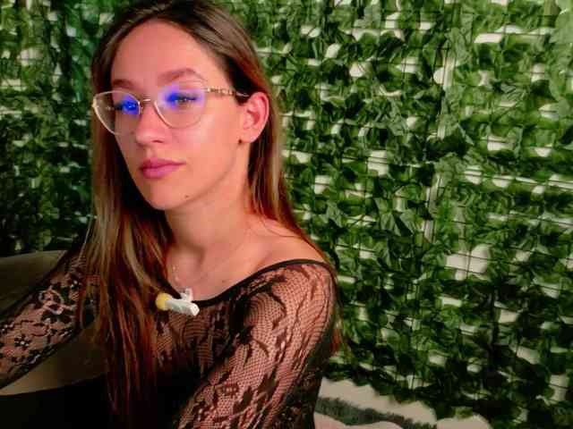 NicoleIris webcam