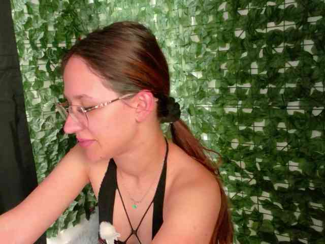 NicoleIris webcam