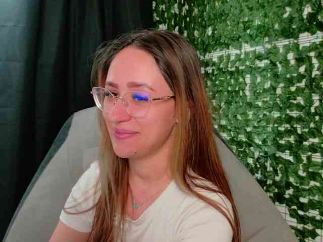 NicoleIris webcam