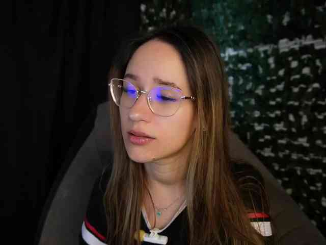 NicoleIris webcam