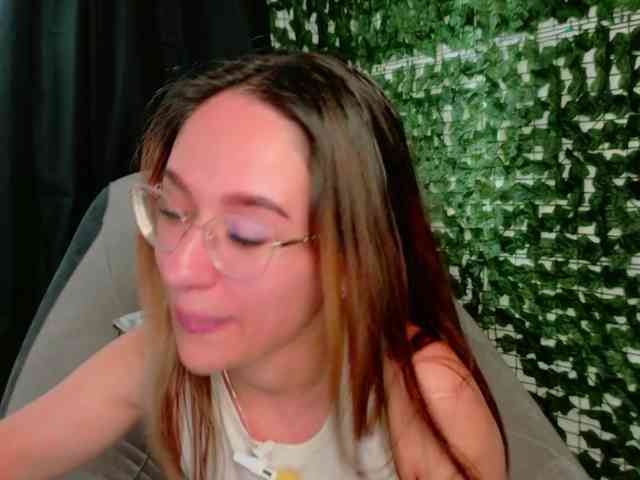 NicoleIris webcam