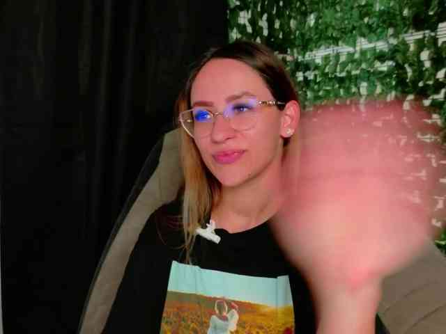 NicoleIris webcam