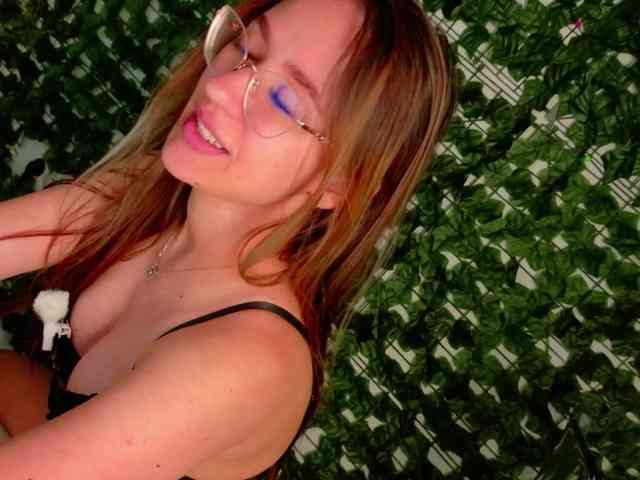 NicoleIris webcam