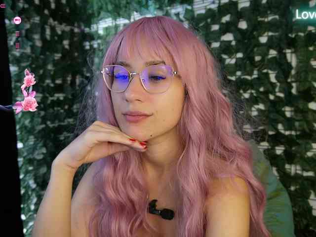 NicoleIris webcam