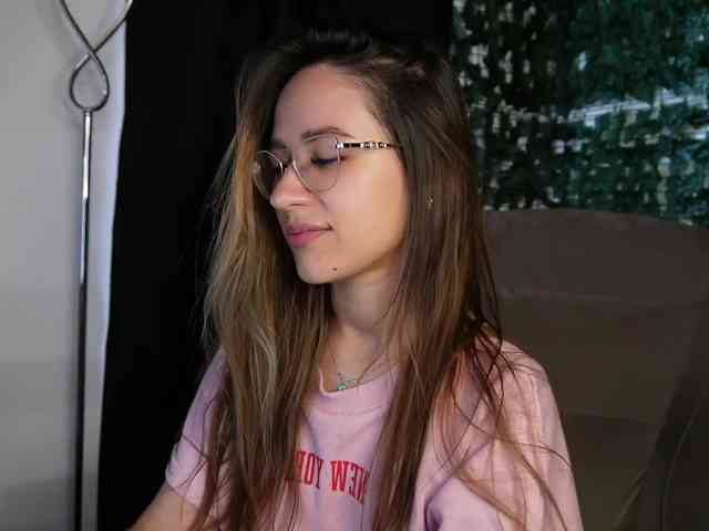NicoleIris webcam