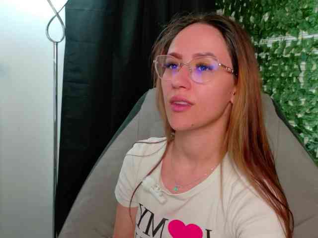 NicoleIris webcam