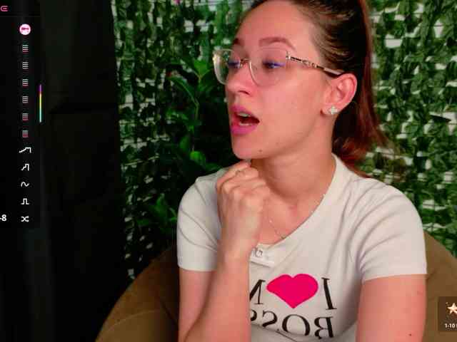NicoleIris webcam