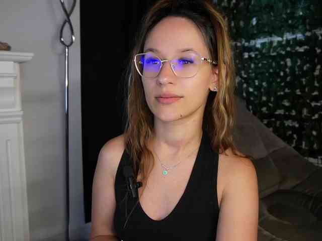 NicoleIris webcam