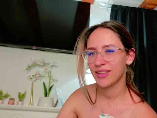 NicoleIris webcam