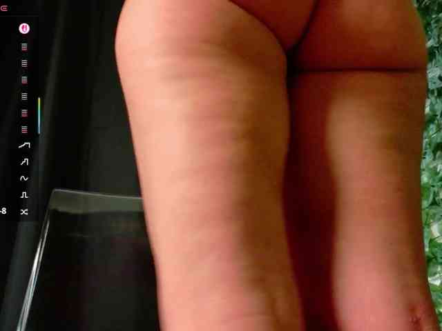 NicoleIris webcam