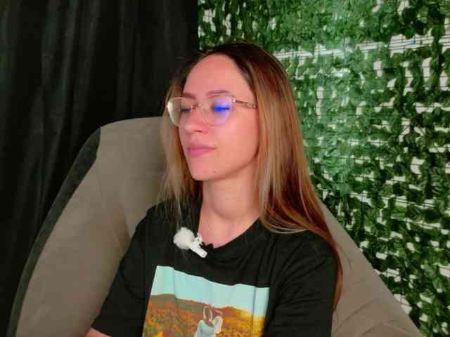 NicoleIris webcam