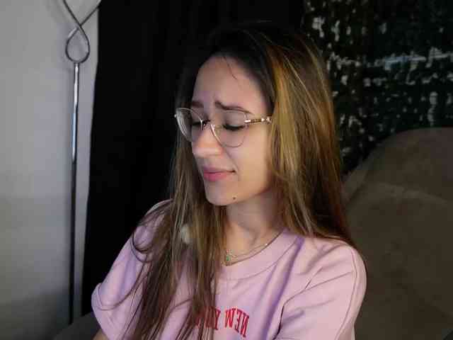 NicoleIris webcam