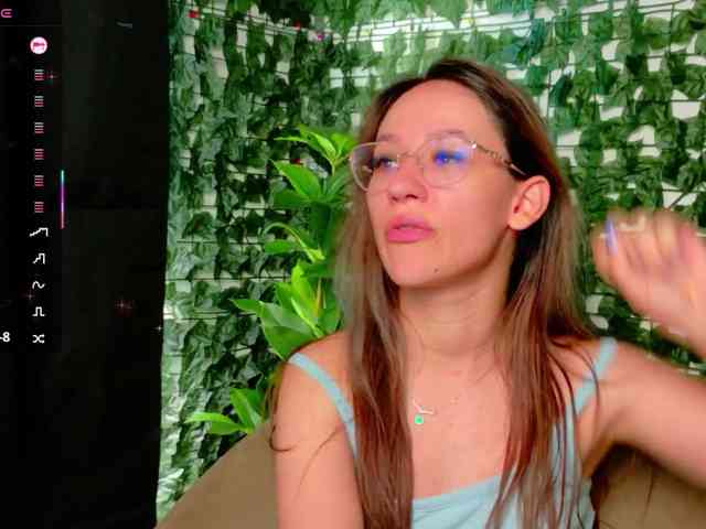 NicoleIris webcam