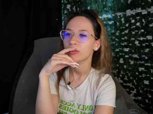 NicoleIris webcam
