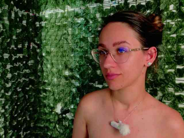 NicoleIris webcam