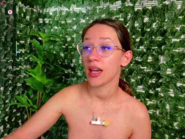 NicoleIris webcam