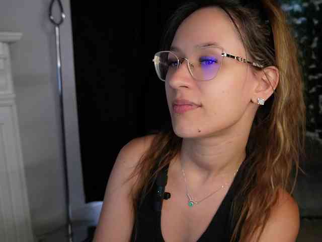 NicoleIris webcam