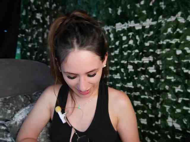 NicoleIris webcam