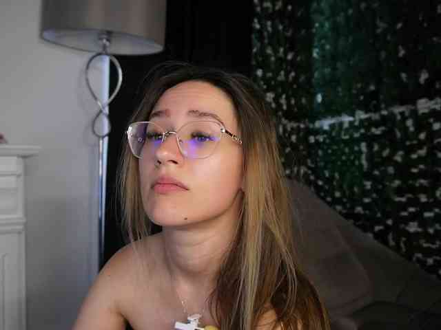 NicoleIris webcam