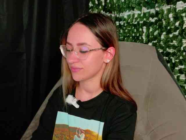 NicoleIris webcam