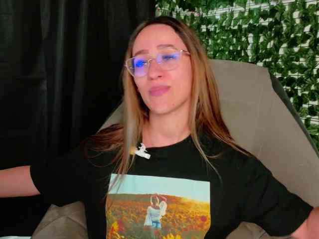 NicoleIris webcam