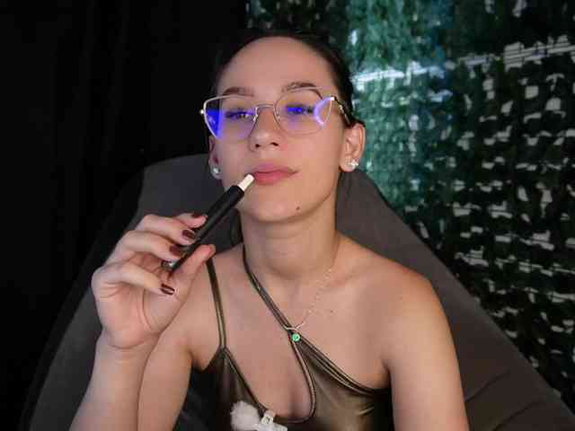 NicoleIris webcam