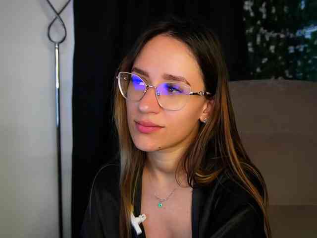 NicoleIris webcam