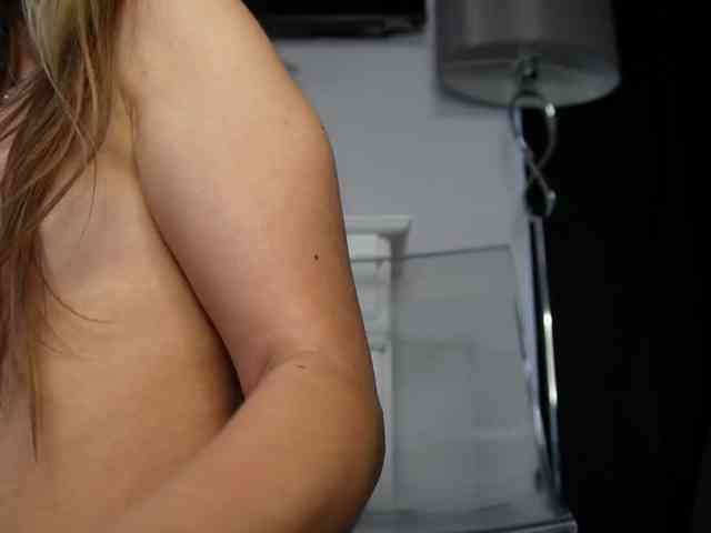NicoleIris webcam