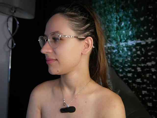 NicoleIris webcam