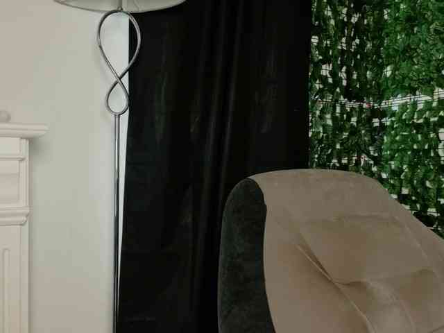 NicoleIris webcam