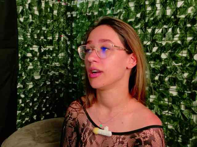 NicoleIris webcam