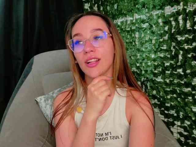 NicoleIris webcam