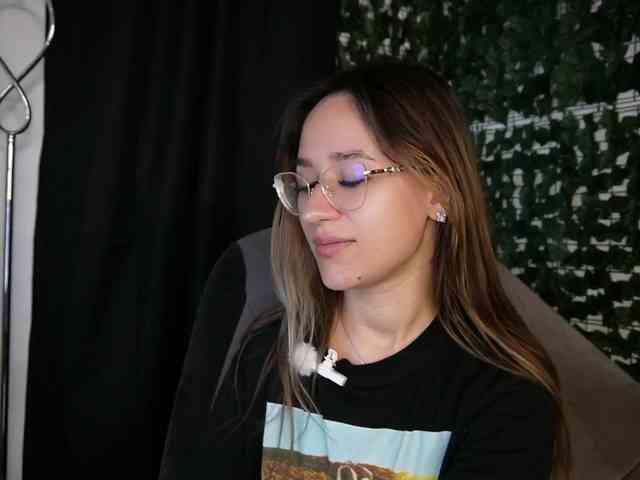 NicoleIris webcam