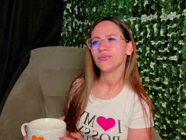 NicoleIris webcam