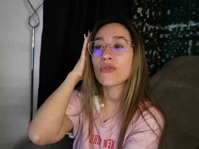 NicoleIris webcam