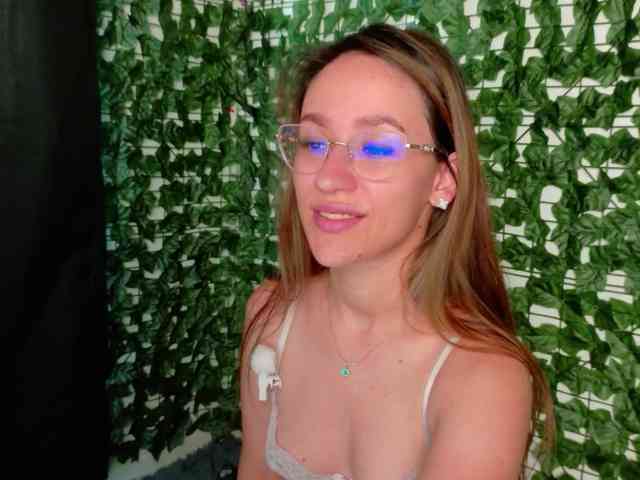 NicoleIris webcam