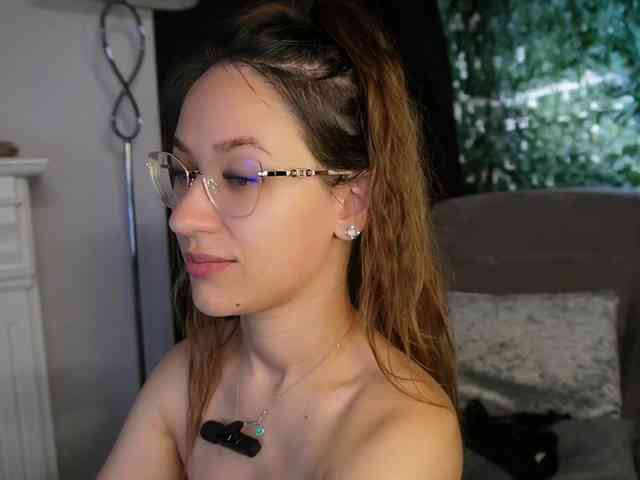 NicoleIris webcam