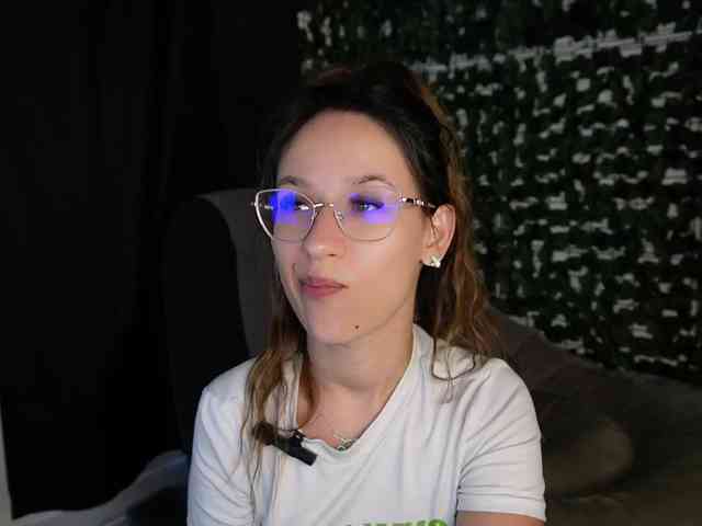 NicoleIris webcam