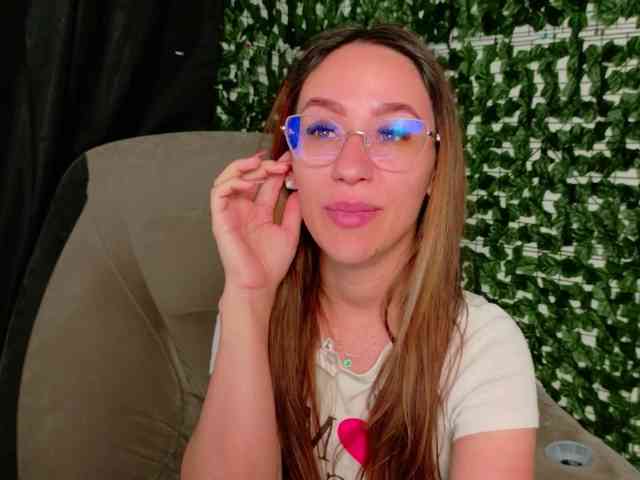 NicoleIris webcam