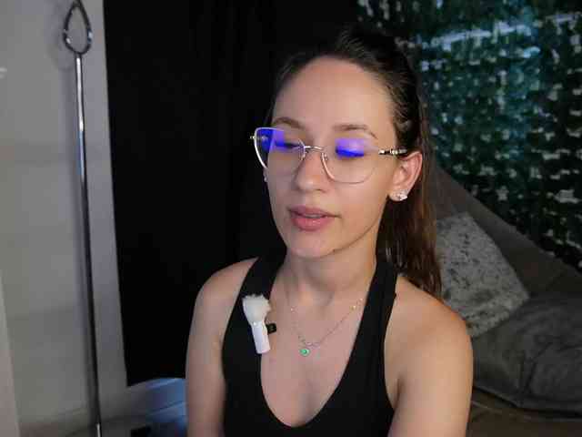 NicoleIris webcam