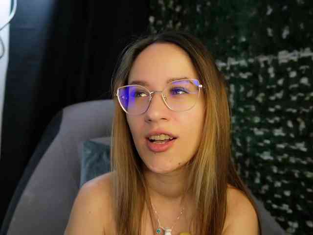 NicoleIris webcam