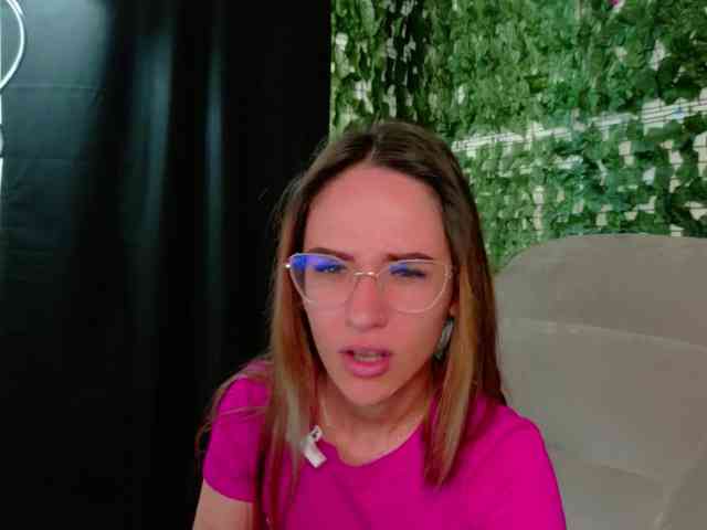 NicoleIris webcam