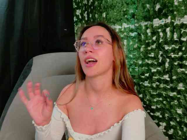 NicoleIris webcam