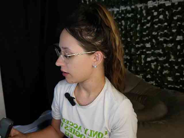 NicoleIris webcam