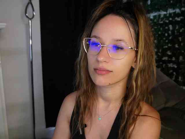NicoleIris webcam