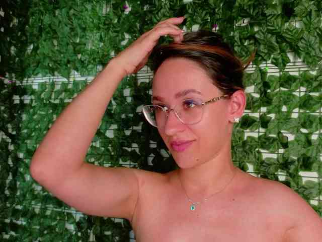 NicoleIris webcam