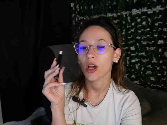 NicoleIris webcam