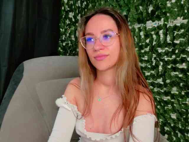 NicoleIris webcam